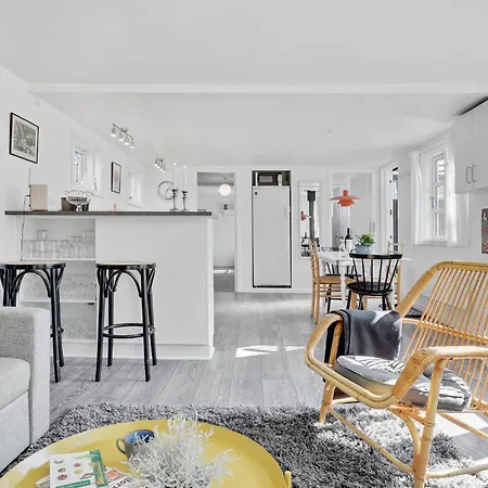 Vakantiehuis Two-bedroom In Rønne